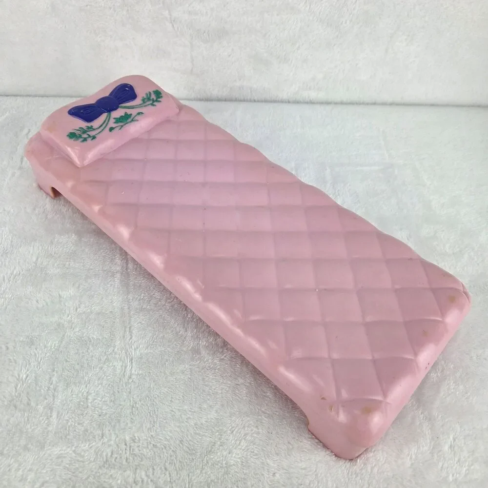 Vintage 1993 MII Meritus Barbie Dollhouse Pink Bed Bedroom Furniture